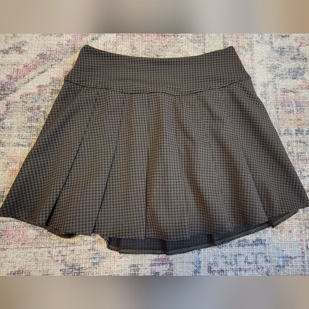 Offline By Aerie Olive Green Houndstooth Pleated Women's Skort Size M